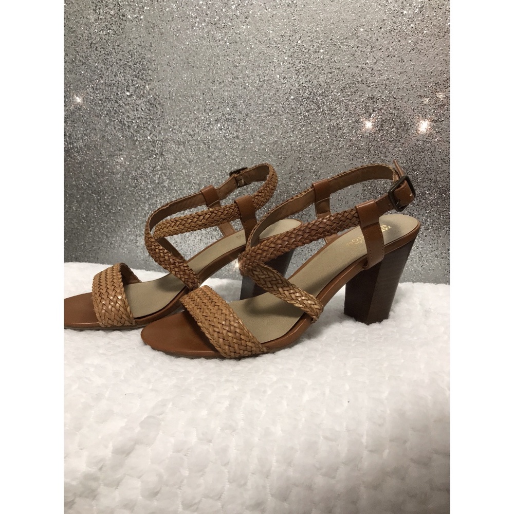 Women cross heeled sandals